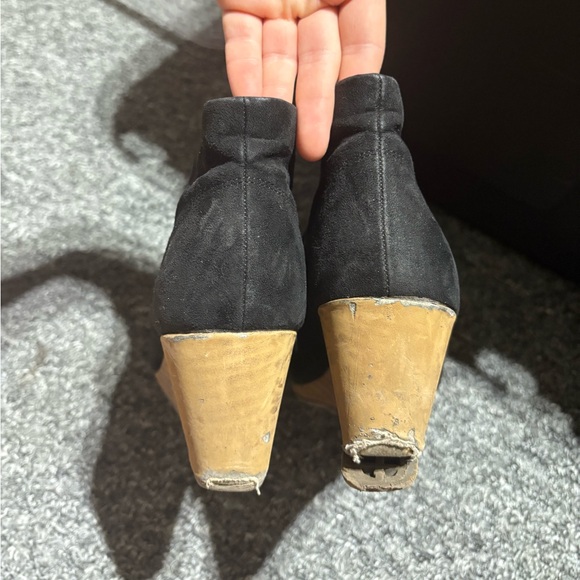 Assorted Women's Boots Collection - Picture 2 of 16